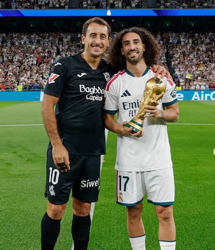 Cucurella, junto a Oyarzabal