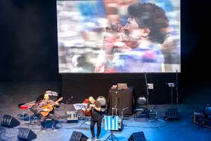 Cucuza Castiello en uno de los momentos más emotivos del homenaje tanguero al 10