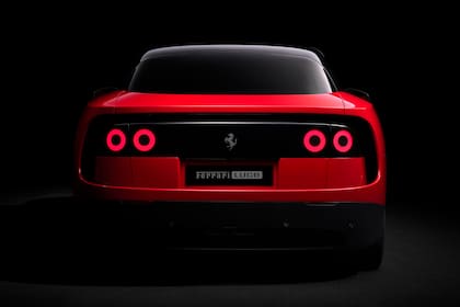 Cuenta con cuatro motores eléctricos y una potencia máxima conjunta de 1050 CV