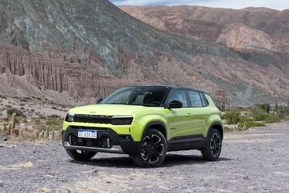 Cuenta con un motor naftero turboalimentado de tres cilindros que desarrolla 120 CV a 5750 rpm