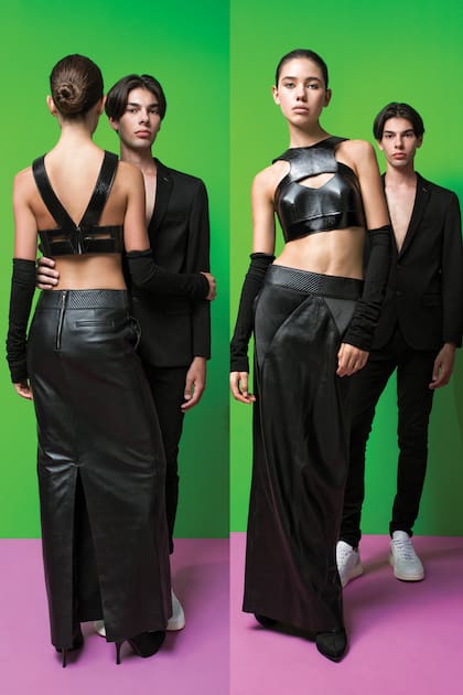 CUERO. Ella: top cut out de cuero y falda tubo larga con recortes (Fabián Zitta). Él: saco (Equus), jeans (Levis) y zapatillas (Grimoldi)