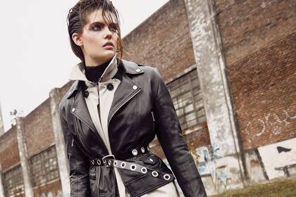 Cuero, tartán y borcegos en una versión remasterizada de la estética rebelde de los años 70