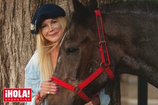 "Cuidar animales me alegra el alma", dice Sole, que posa con su caballo Moro en la Agrupación Tradicional Argentina, El Lazo, ubicada en Béccar.