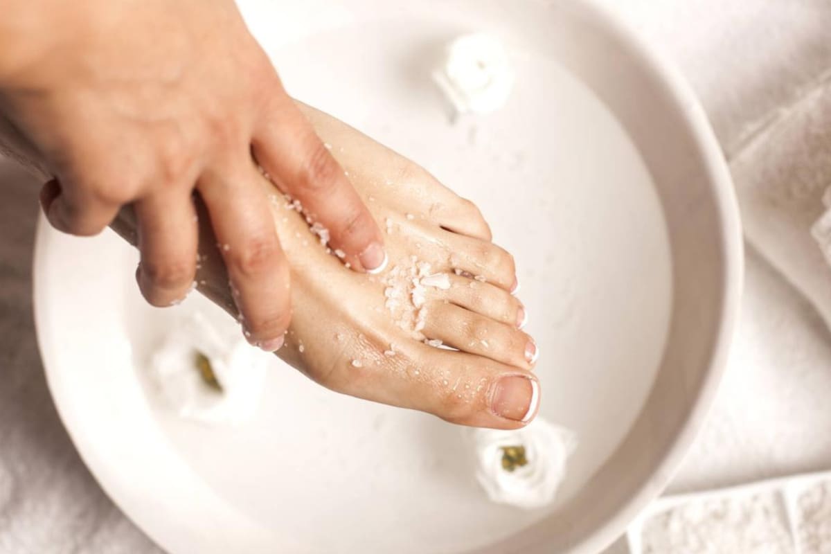 Cuidar los pies hace que puedan permanecer mucho más activos (Foto: iStock)