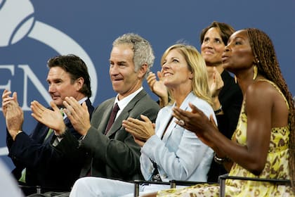 Cumbre de grandes en el US Open: Jimmy Connors, John McEnroe, Chris Evert y Venus Williams, durante un homenaje a Billie Jean King en el court central de Flushing Meadows