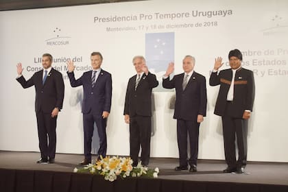 Mario Abdo Benítez (Paraguay), Macri, Tabaré Vázquez (Uruguay), Michel Temer (Brasil) y Evo Morales (Bolivia) participaron de la Cumbre de Presidentes del Mercosur 2018 en Montevideo