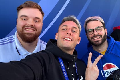 Cumbre de streamers en la Champions League el pasado 28 de mayo: Ibai Llanos, Momo y Barbe posan juntos, también participaron Rodrigo Carrera y Markito Navaja