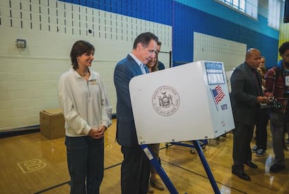 Cuomo busca imponerse en los resultados de las elecciones en Nueva York 2025 con su campaña enfocada en su larga trayectoria en la política