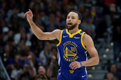 Curry anota 23 en su regreso tras lesión y Warriors vencen a Pelicans 111-95