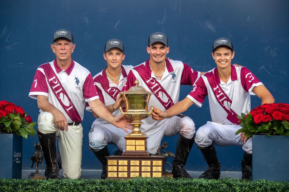 Curtis Pilot, Mackenzie Weiss, Jeta Castagnola y Lorenzo Chavanne, tras ganar la Copa de Oro