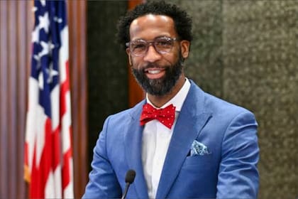 Curtis Tarver, representante de Illinois, propuso una ubicación en frente del Lago Michigan para que los Chicago Bears construyan su megaestadio
