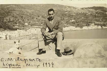Curzio Malaparte en la isla siciliana de Lipari, adonde pasó deportado cinco años en tiempos del Duce