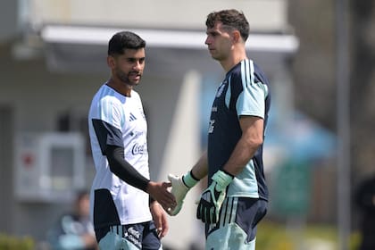 'Cuti' Romero y 'Dibu' Martínez, los nuevos capitanes de la selección argentina tras el retiro de Messi