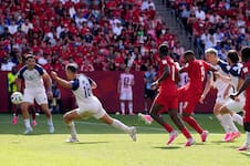 Cómo disfrazar la realidad: Canadá y Bosnia mostraron la otra cara del Mundial multitudinario