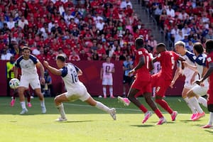 Cómo disfrazar la realidad: Canadá y Bosnia mostraron la otra cara del Mundial multitudinario