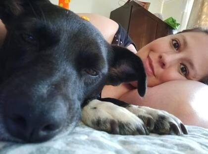 Cynthia debe estar bastante tiempo fuera de casa, ya que sus horarios como pediatra son muy cambiantes