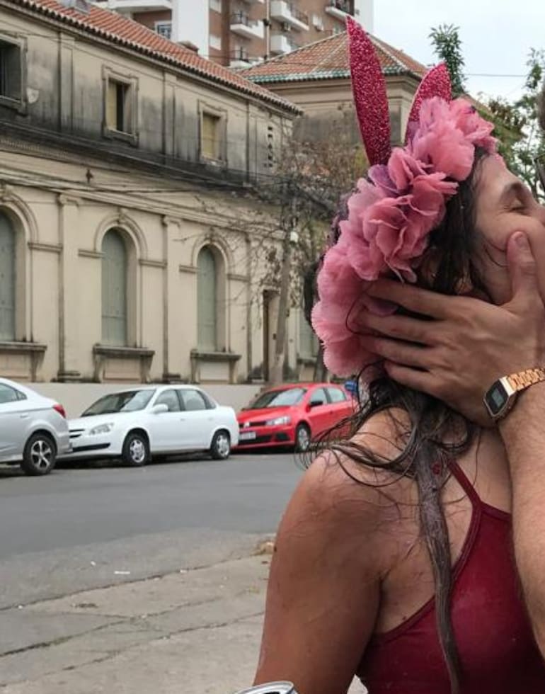 Cynthia y su novio en un momento de felicidad antes de que se viniera la tormenta.