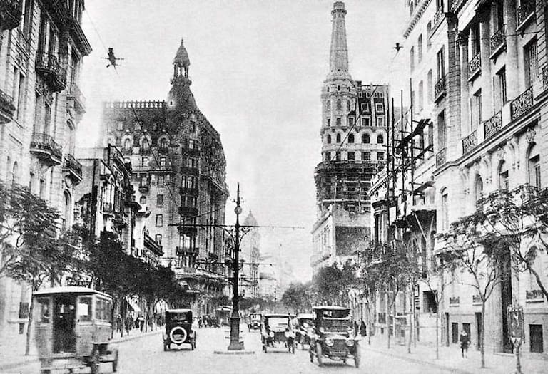 (D) ca. 1918. Esquina de Santa Fe y Callao