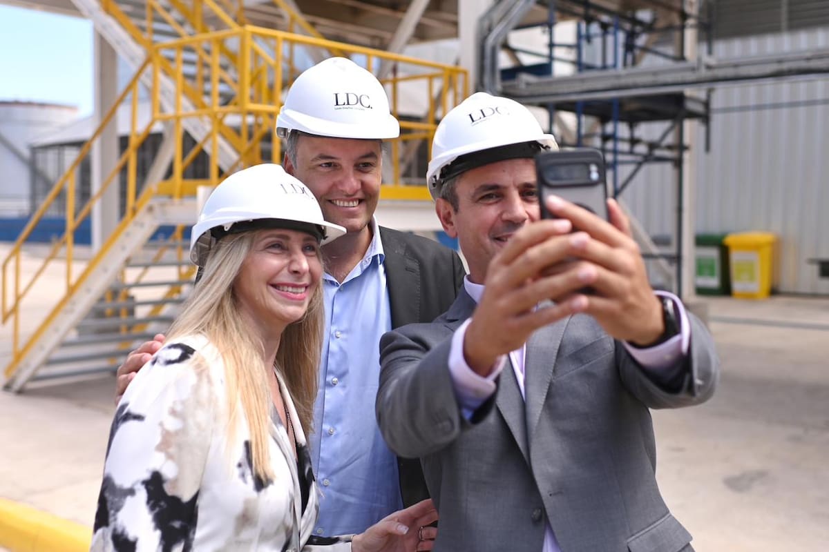 D6VODMT26RC55P2OEWPO2YUQVU
*El Gobierno participó de la inauguración de una planta industrial de Dreyfus en Timbúes
Dreyfus en Timbúes; política; planta; industrial; industria; Karina; adorni; casco