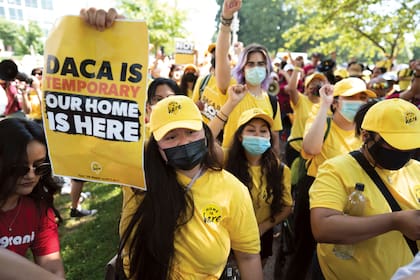 DACA no concede un estatus migratorio legal; se trata de una medida temporal de discrecionalidad del gobierno que pospone la deportación del beneficiario