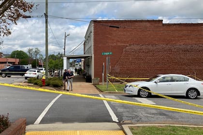 Cuatro muertos y 28 heridos en un tiroteo en Alabama durante el cumpleaños de una adolescente