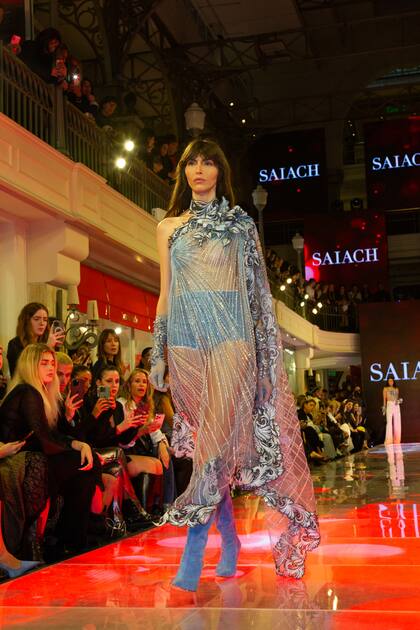 Dafne Cejas con un total look de Saiach.
