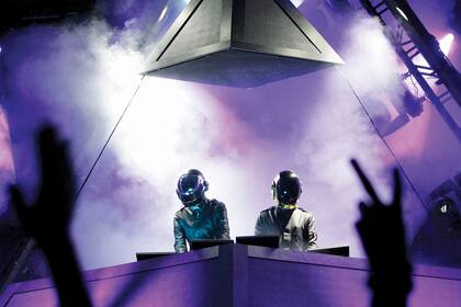 Daft Punk, en escena. "Suba el volumen al máximo –propone el autor–. Estará frente a una fuerza bruta"