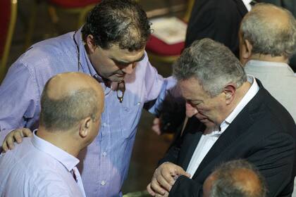 Dagna, entre Nicolás Russo y Luis Segura