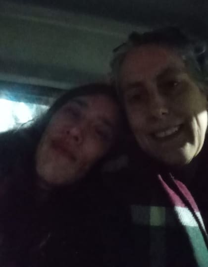 Daiana y Lorena, su hermana, la noche del reencuentro