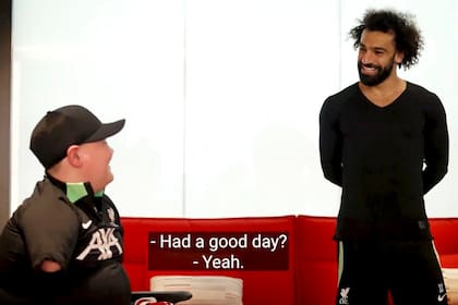 Dáire Gorman junto con Salah, uno de sus ídolos de Liverpool