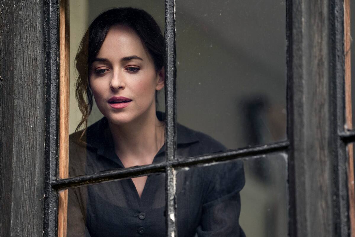 Dakota Johnson como Anne Elliot en "Persuasión"