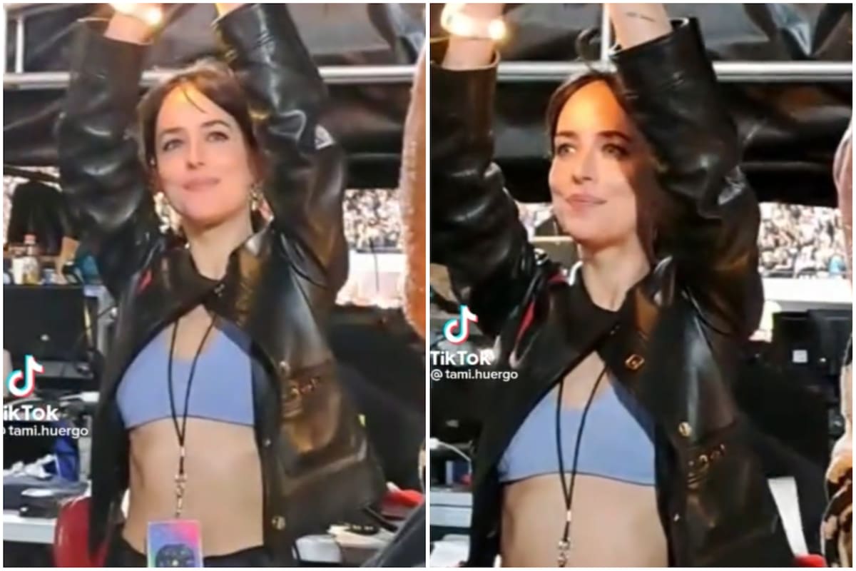 Dakota Johnson estuvo en el Estadio River Plate y disfrutó del show de Coldplay como una verdadera fan (Foto: Captura de video)