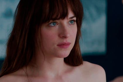 Dakota Johnson se sincera sobre el caótico rodaje de 50 sombras de Grey y sus batallas con la escritora de la saga: “Se convirtió en una locura”
