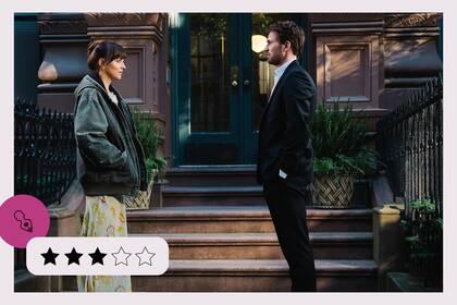 Dakota Johnson y Chris Evans encarnan en Amores materialistas a una expareja que se reencuentra