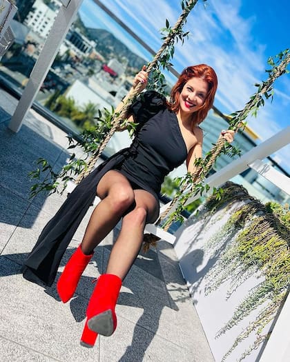 Dakyta vive en Los Ángeles desde hace 5 años donde trabaja como actriz, modelo, conductora, creadora de contenido para redes sociales