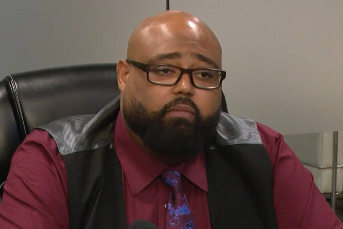 Dale Wheatley, coordinador de transporte de la Anatomical Gift Association of Illinois, en Chicago, encontró tres cabezas humanas en su escritorio y no recibió una explicación por parte de sus supervisores