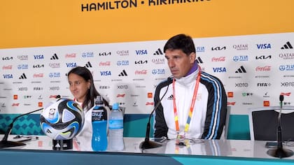 Dalila Ippolito y Germán Portanova, en la conferencia de prensa de la selección argentina antes de enfrentar a Suecia