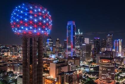 Dallas se ilumina para celebrar el Día de la Independencia de EE.UU.