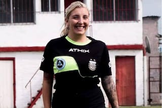 Quién es Dalma Cortadi, la árbitra que fue atacada por el futbolista Cristian Tirone durante un partido de fútbol