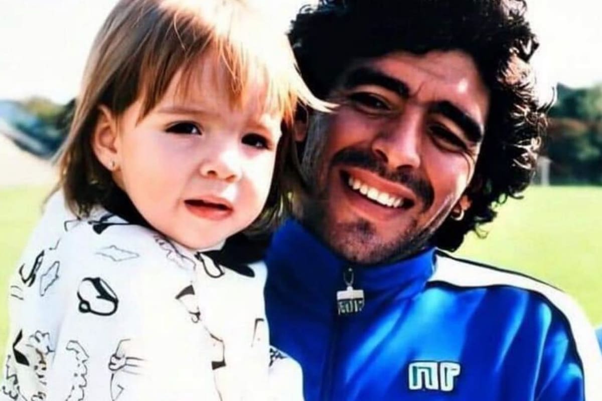 Dalma Maradona compartió una foto con su padre cuando era muy pequeña y dejó entrever que es igual que su hija Roma