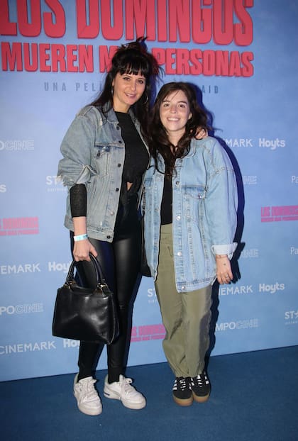 Dalma Maradona concurrió a la cita junto a su amiga, Julieta Cayetina