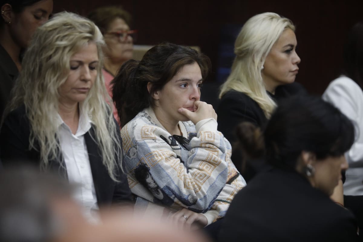 Dalma Maradona y Verónica Ojeda en la sala de audiencias