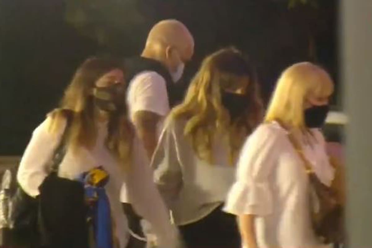 Dalma y Giannina Maradona junto a su madre, Claudio Villafañe, ingresan a la Casa Rosada