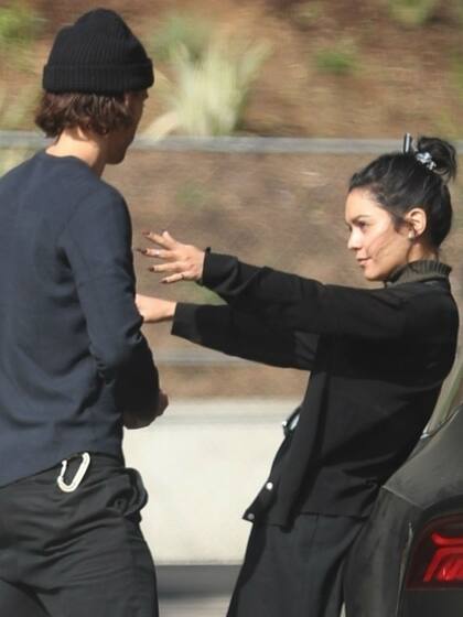 ¡Dame un abrazo! Vanessa Hudgens, muy enamorada de su novio, Austin Butler