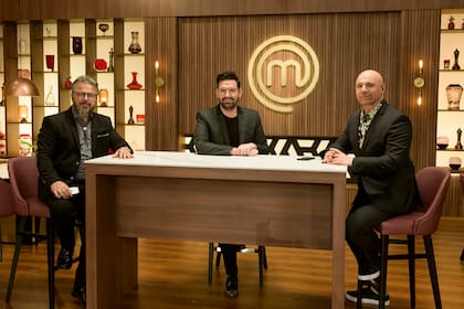Damián Betular contó que no pueden seguir en las redes sociales a los participantes, mientras formen parte de MasterChef Celebrity