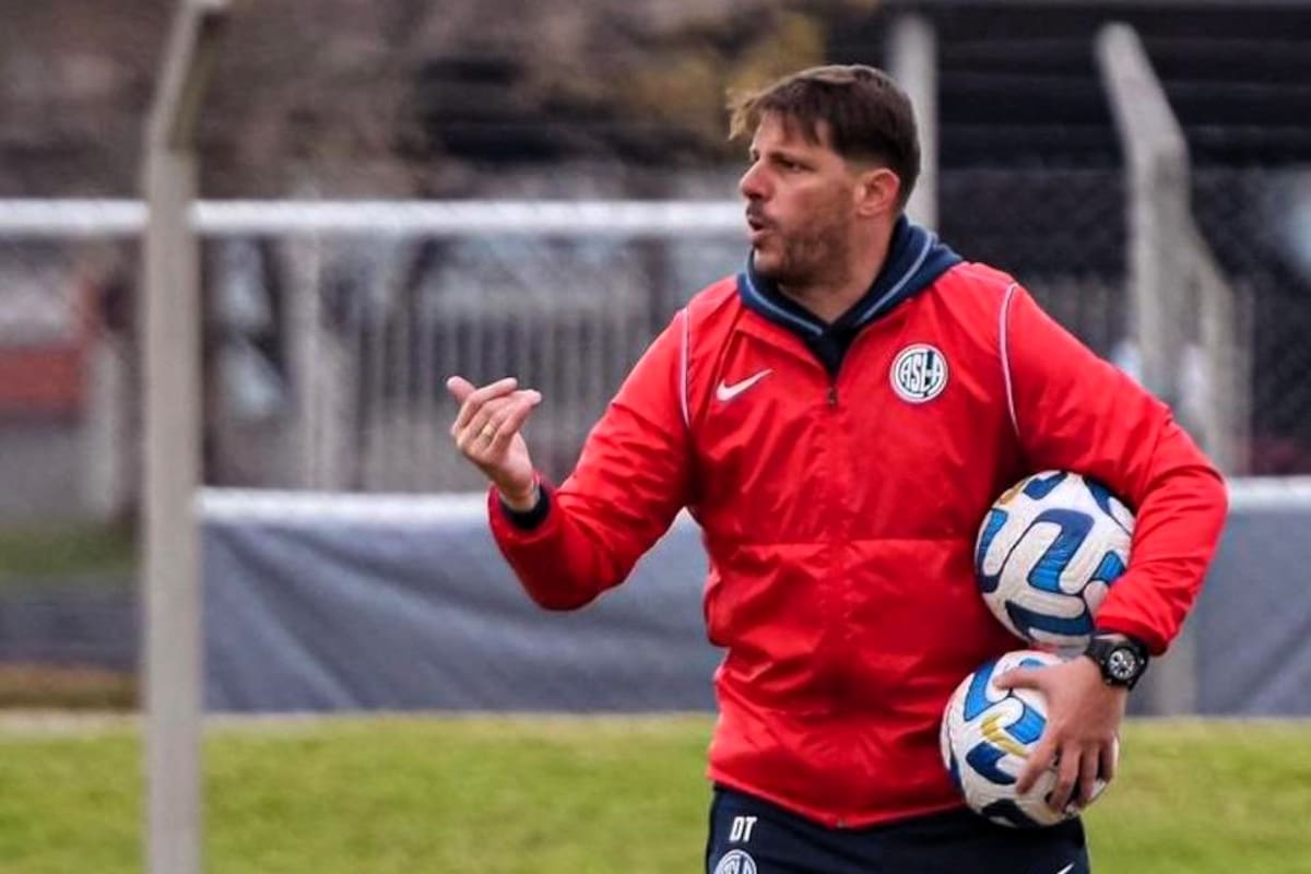 Damián Ayude, nuevo DT de San Lorenzo, impone el deseo de protagonismo: pelota recuperada con intensidad insoportable y armado de ataques veloces en bloque.