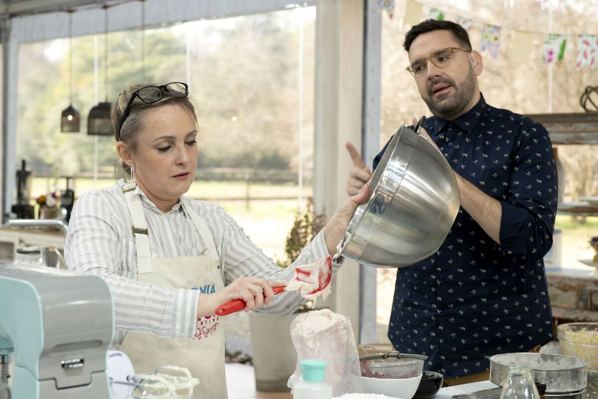 Damián Betular asesora a una participante en crisis