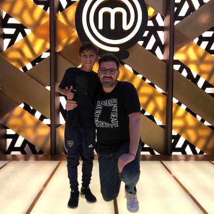 Damián Betular junto a Joaquín Nahuel en el estudio de MasterChef Celebrity (Telefe) (Crédito: Instagram/@joaquinn5084)