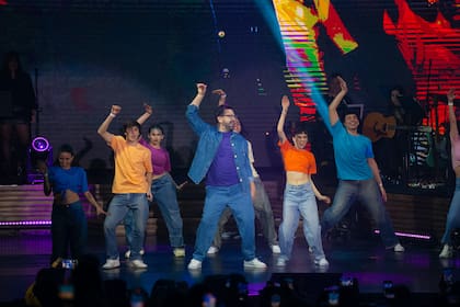 Damián Betular, otra de las estrellas de la cadena de streaming, se atrevió a mostrar su talento para el canto y el baile