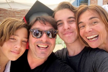 Damián con su mujer y sus hijos: Joaquín –quien está estudiando Arte Dramático en la Universidad Nacional de Córdoba– y Camilo.